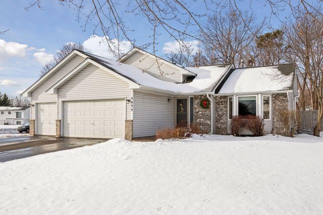 9498 Hamlet Avenue S, Cottage Grove, MN 55016