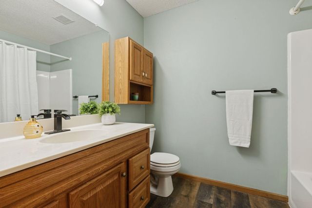 9498 Hamlet Avenue S, Cottage Grove, MN 55016