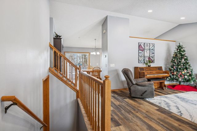 9498 Hamlet Avenue S, Cottage Grove, MN 55016