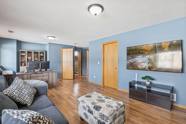 9498 Hamlet Avenue S, Cottage Grove, MN 55016