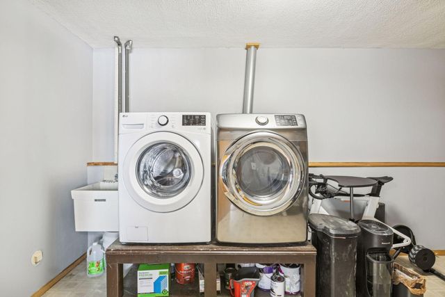 9498 Hamlet Avenue S, Cottage Grove, MN 55016