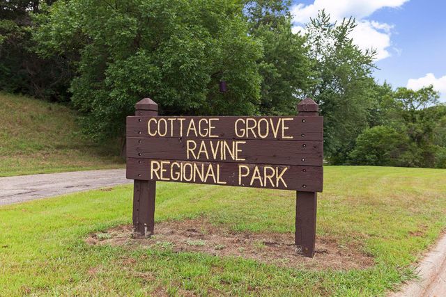 9498 Hamlet Avenue S, Cottage Grove, MN 55016