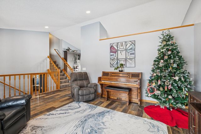 9498 Hamlet Avenue S, Cottage Grove, MN 55016