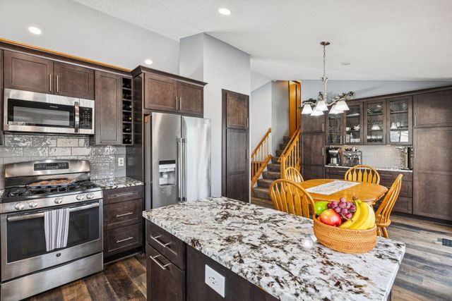 9498 Hamlet Avenue S, Cottage Grove, MN 55016