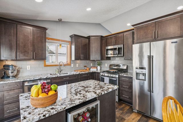 9498 Hamlet Avenue S, Cottage Grove, MN 55016