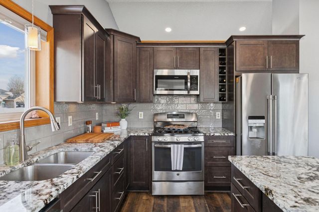 9498 Hamlet Avenue S, Cottage Grove, MN 55016