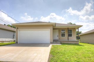 611 S Arch Street, Carterville, MO 64835