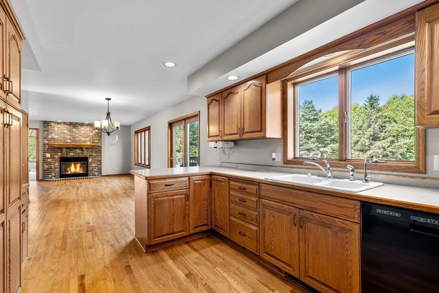 212 APPLE BLOSSOM LANE, Manitowoc, WI 54220