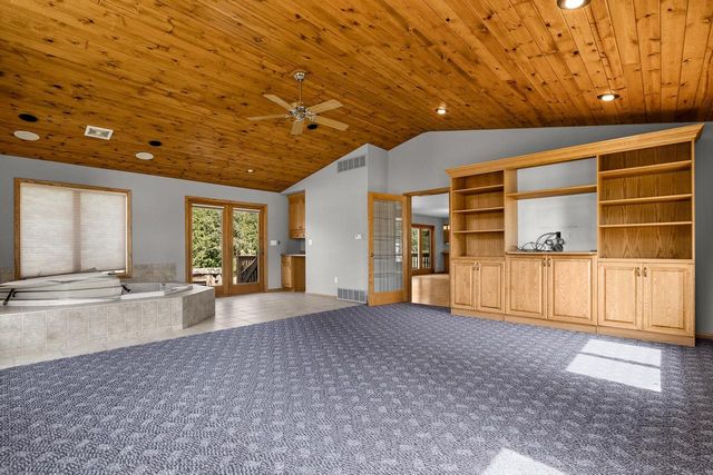 212 APPLE BLOSSOM LANE, Manitowoc, WI 54220