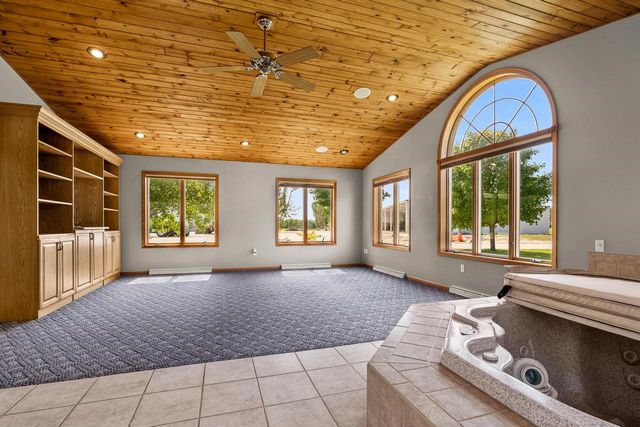 212 APPLE BLOSSOM LANE, Manitowoc, WI 54220