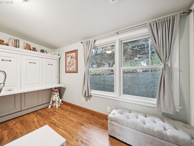 8401 Sw CANYON Ln, Portland, OR 97225