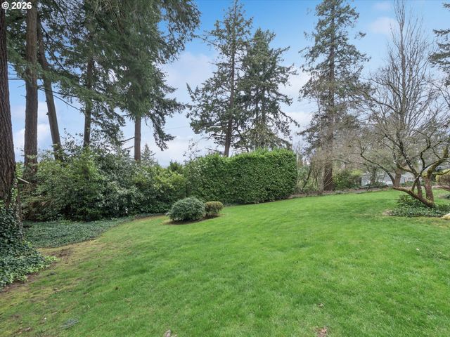 8401 Sw CANYON Ln, Portland, OR 97225