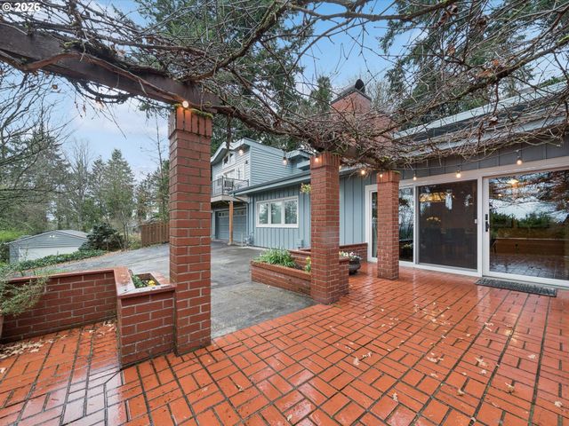 8401 Sw CANYON Ln, Portland, OR 97225