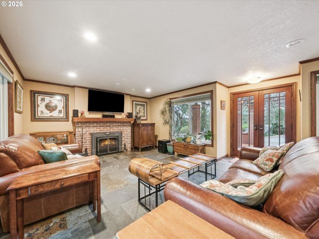 8401 Sw CANYON Ln, Portland, OR 97225