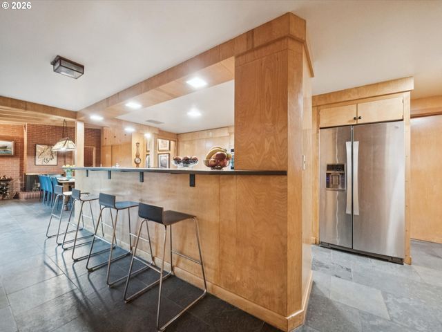 8401 Sw CANYON Ln, Portland, OR 97225