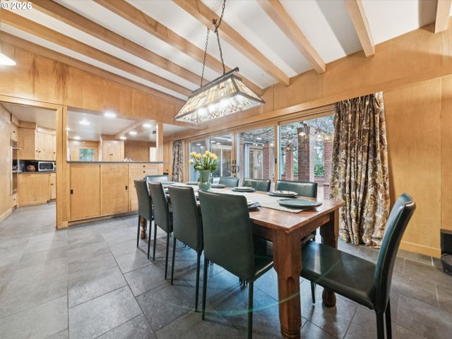 8401 Sw CANYON Ln, Portland, OR 97225