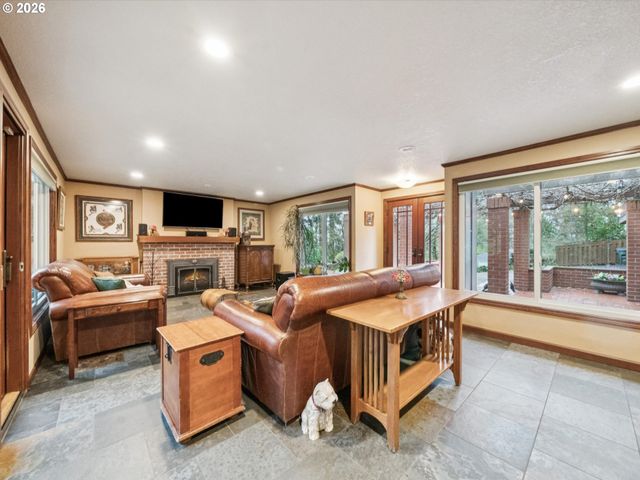 8401 Sw CANYON Ln, Portland, OR 97225