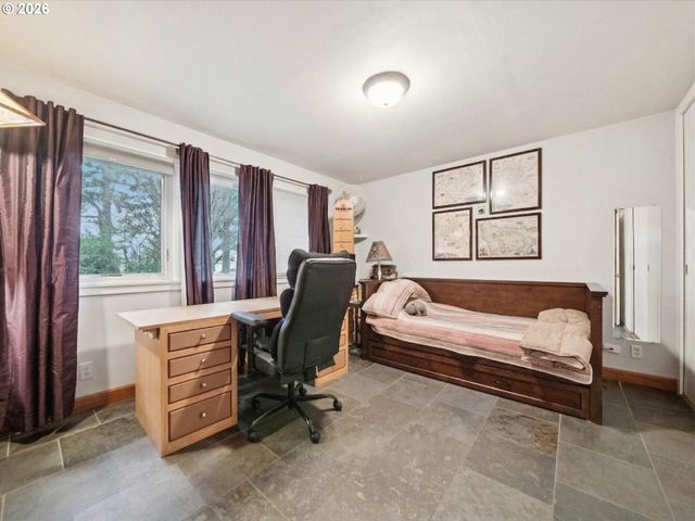 8401 Sw CANYON Ln, Portland, OR 97225