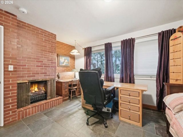 8401 Sw CANYON Ln, Portland, OR 97225