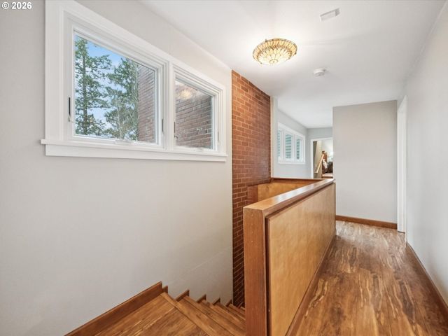 8401 Sw CANYON Ln, Portland, OR 97225