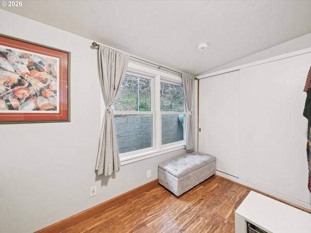 8401 Sw CANYON Ln, Portland, OR 97225