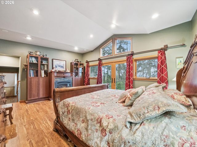 8401 Sw CANYON Ln, Portland, OR 97225