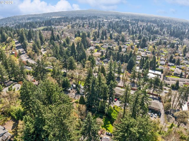 8401 Sw CANYON Ln, Portland, OR 97225