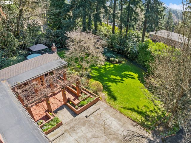 8401 Sw CANYON Ln, Portland, OR 97225