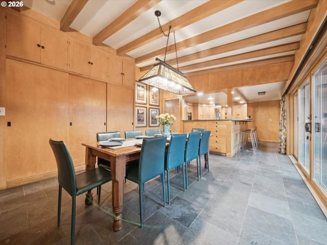 8401 Sw CANYON Ln, Portland, OR 97225