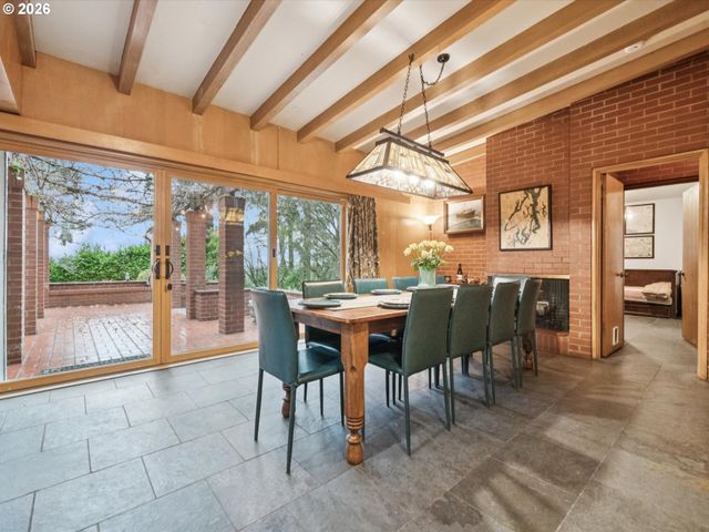 8401 Sw CANYON Ln, Portland, OR 97225