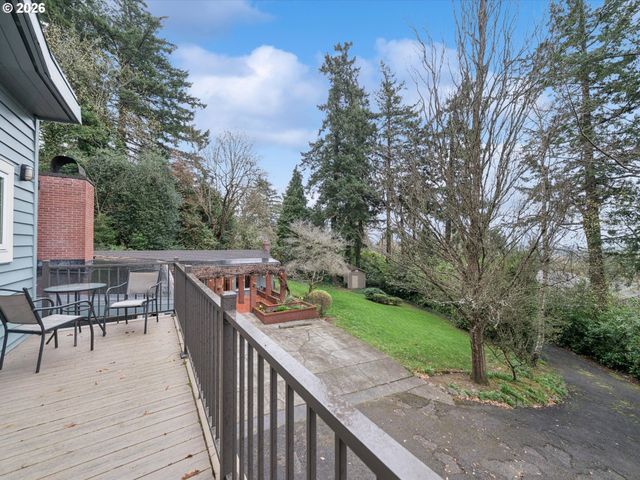8401 Sw CANYON Ln, Portland, OR 97225