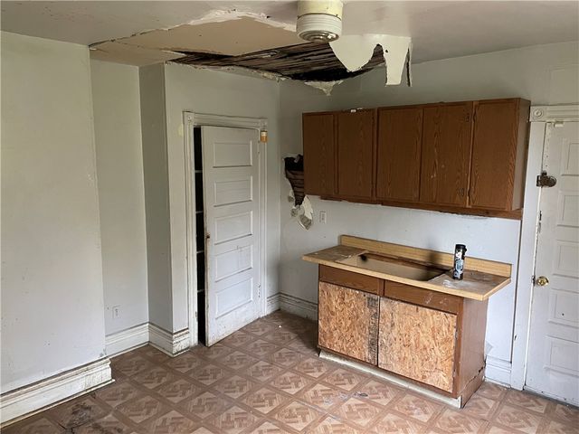 712.5 Penn St, N Braddock, PA 15104