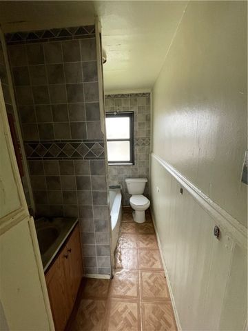 712.5 Penn St, N Braddock, PA 15104