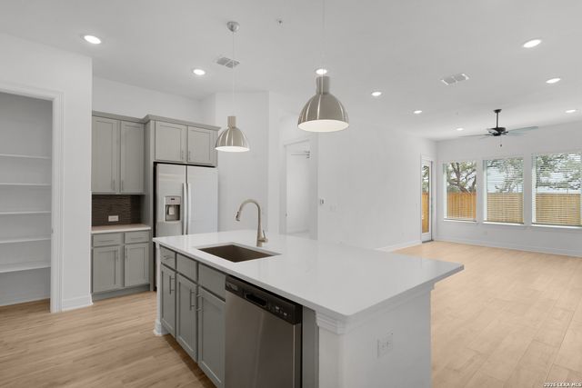 3523 N Loop 1604 E Unit 201, San Antonio, TX 78247