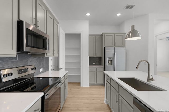 3523 N Loop 1604 E Unit 201, San Antonio, TX 78247