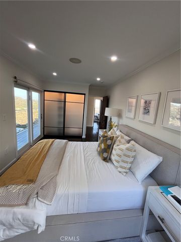 6960 Pacific View Drive, Los Angeles, CA 90068