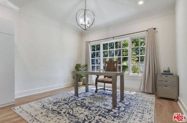 653 N West Knoll Drive, West Hollywood, CA 90069