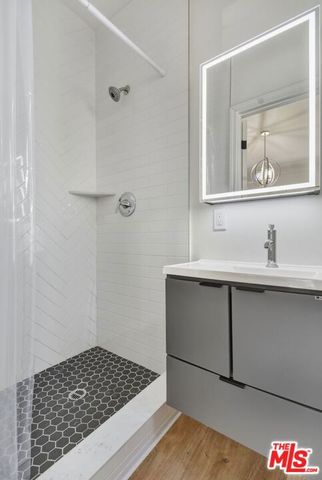 653 N West Knoll Drive, West Hollywood, CA 90069