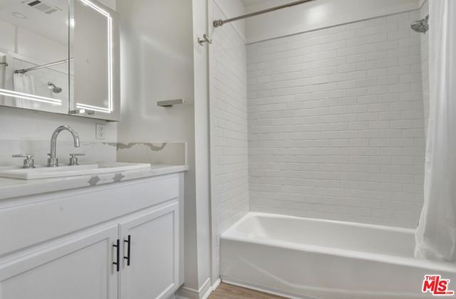 653 N West Knoll Drive, West Hollywood, CA 90069