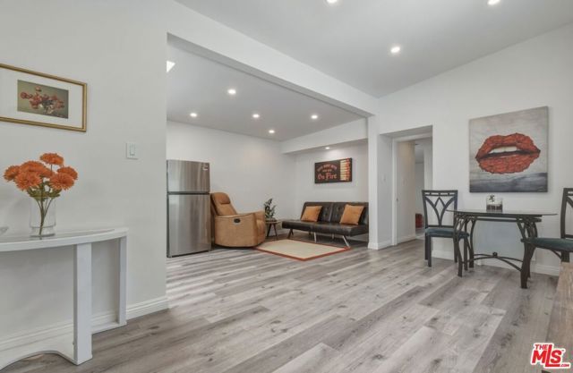 653 N West Knoll Drive, West Hollywood, CA 90069