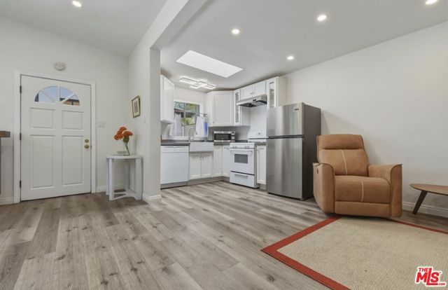 653 N West Knoll Drive, West Hollywood, CA 90069