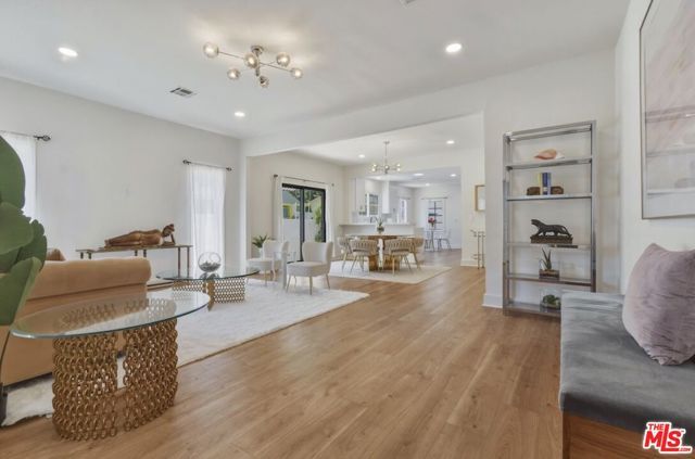 653 N West Knoll Drive, West Hollywood, CA 90069
