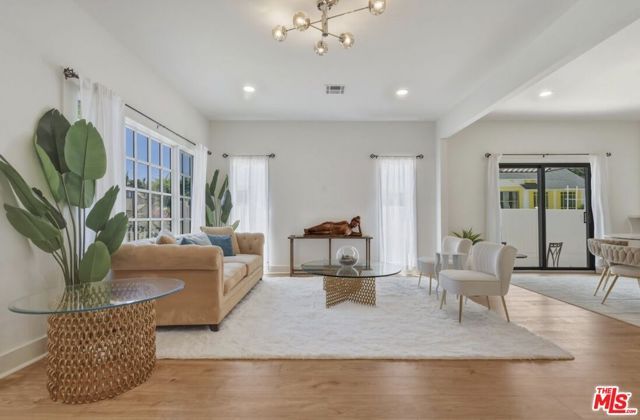 653 N West Knoll Drive, West Hollywood, CA 90069