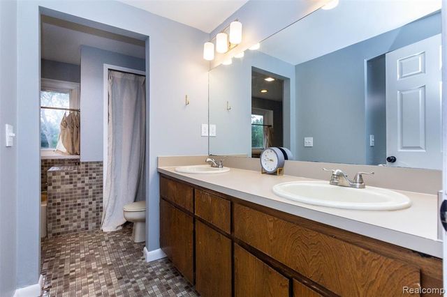 2509 Munster Road, Rochester Hills, MI 48309
