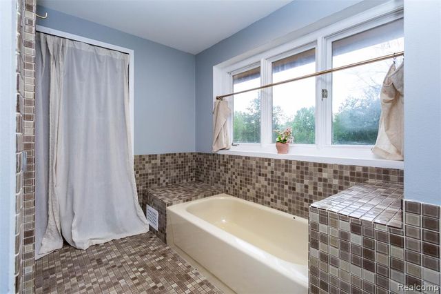 2509 Munster Road, Rochester Hills, MI 48309