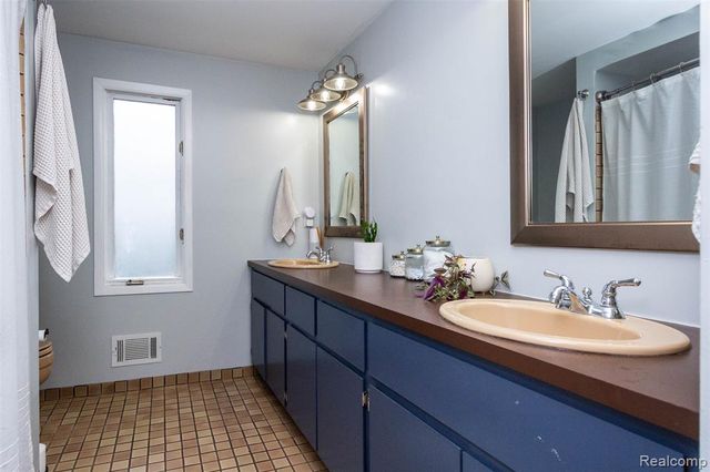2509 Munster Road, Rochester Hills, MI 48309