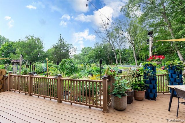 2509 Munster Road, Rochester Hills, MI 48309