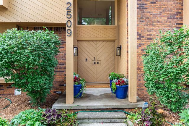 2509 Munster Road, Rochester Hills, MI 48309