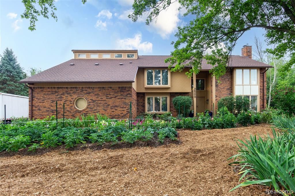 2509 Munster Road, Rochester Hills, MI 48309