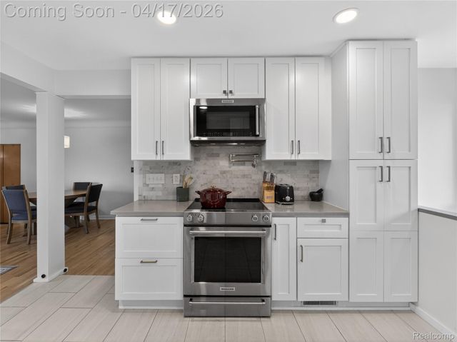 29168 Meadowlark Street, Livonia, MI 48154